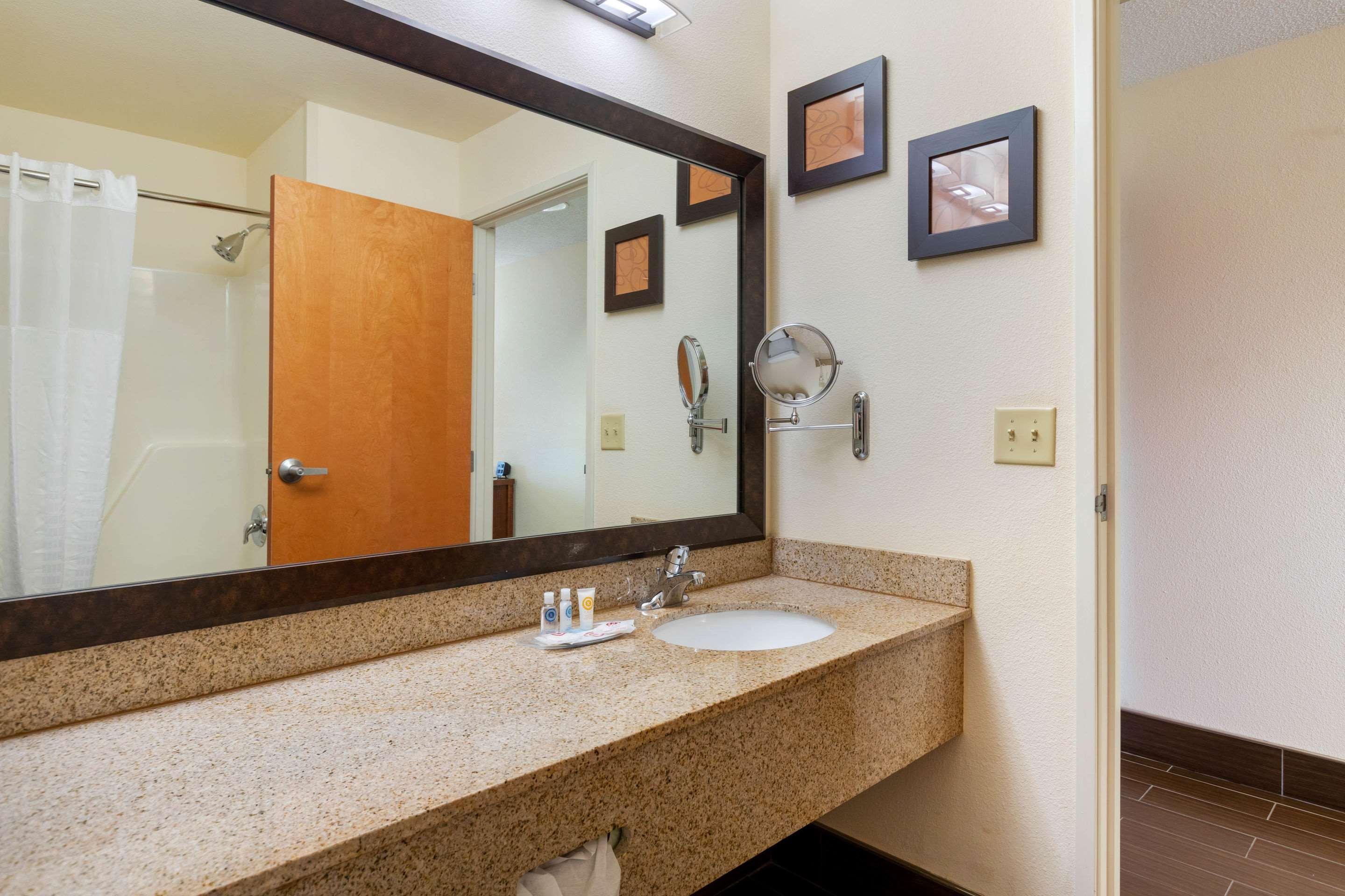 Comfort Suites Stevensville - St Joseph מראה חיצוני תמונה
